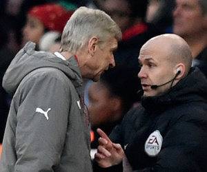Wenger bị khép tội hành xử thiếu chuẩn mực