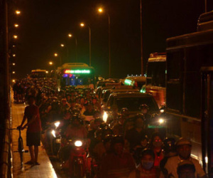 Cửa ngõ Hà Nội, Sài Gòn ùn tắc nghiêm trọng