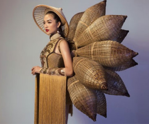 Trang phục truyền thống lạ mắt Lệ Hằng mặc ở Miss Universe