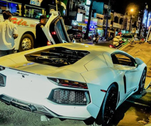 Đem siêu xe Lamborghini từ Đà Nẵng vào Sài Gòn độ chơi Tết