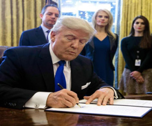 Trump ra lệnh xây bức tường biên giới với Mexico