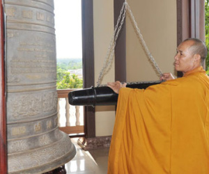 Ý nghĩa ẩn sau tục lệ rung chuông chào đón năm mới đêm Giao thừa