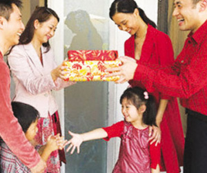 12 con Giáp nên gặp người tuổi nào vào mùng 1 để có được may mắn