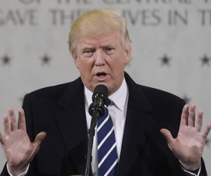 Cựu giám đốc CIA giận dữ nói "Trump nên xấu hổ về bản thân"