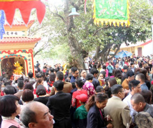 Hà Nội: Biển người chen chân đi lễ đầu năm