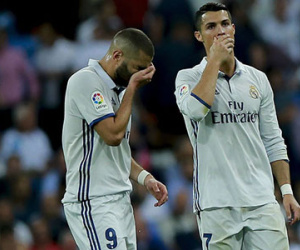 Ronaldo sa sút, Benzema đi bộ, Real Madrid biết dựa vào ai?