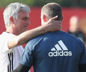 Rooney: "Mourinho xứng đáng kế vị Sir Alex"