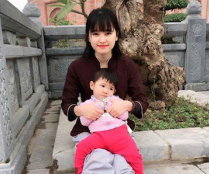 Cái Tết đầu tiên của em bé 14 tháng nặng 3,5kg cùng mẹ 9X