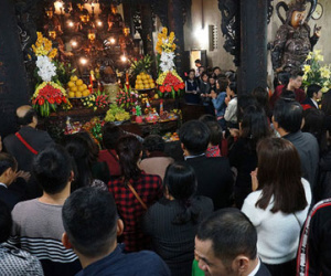 Hà Nội: Chen chân đăng ký "dâng sao giải hạn" ở chùa Phúc Khánh