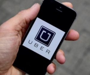 Uber gặp vạ vì "phá" cuộc biểu tình chống ông Trump