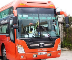 Xe 43 chỗ “nhét”... 69 người