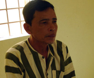 Bênh con, cha đâm 5 người trọng thương