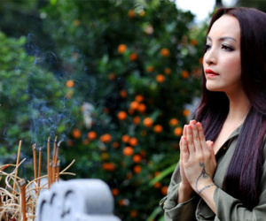 Diễn viên Linh Nga thăm lại ngôi chùa giúp cô thoát khỏi bể khổ