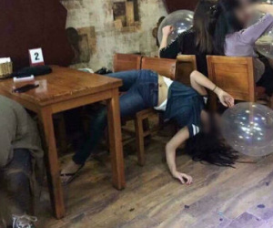 Hình ảnh cô gái "phê" bóng cười ngã ngửa trên ghế gây xôn xao mạng xã hội ngày mùng 4 Tết