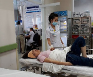 Tàu hỏa tông xe khách: Nhiều trẻ em đang nguy kịch