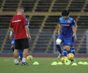 Thuê bác sĩ Đức cho U23, U20