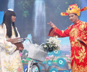 Công Lý: "Đi xe cũ, chưa có nhà nhưng sướng hơn Xuân Bắc"