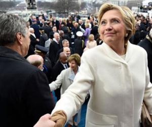 Hillary Clinton viết sách về thất bại bầu cử