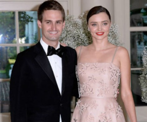 Miranda Kerr tất bật chuẩn bị váy cho đám cưới lần 2