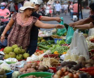 Thực phẩm dồi dào, giá tăng nhẹ