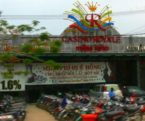 Bị chặt hai đốt ngón tay tại sòng bạc Campuchia