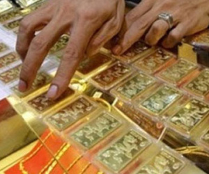 Giá vàng hôm nay 3/2: Tin xấu bủa vây, vàng tăng vọt