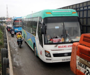 Kẹt xe suốt 10 giờ trên quốc lộ 1A