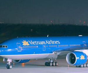 Máy bay Vietnam Airlines hạ cánh khẩn cấp cứu hành khách