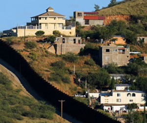 Mỹ muốn xây xong tường biên giới với Mexico trong hai năm