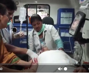 Video "cô gái chết trên xe cứu thương vì tắc đường" gây sốc
