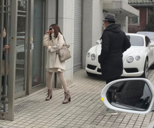 Cặp vợ chồng quyền lực Kim Tae Hee và Bi Rain đi mua đồ nội thất cho tổ ấm mới?