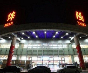 UFO ngăn cản ba máy bay Trung Quốc hạ cánh