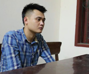 Cầm kiếm đi "giải cứu" bạn bị vây đánh