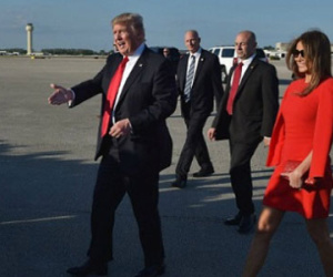 Chuyên gia ngôn ngữ cơ thể lý giải việc Trump tránh nắm tay vợ