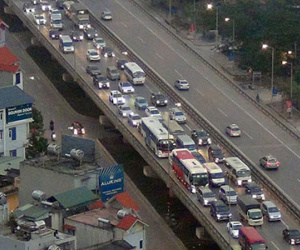 Dân đổ về Hà Nội, Sài Gòn sau những ngày nghỉ "vét", nhiều tuyến đường ùn tắc