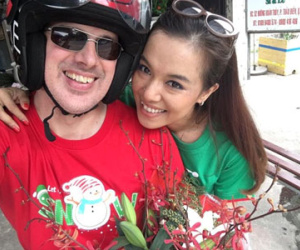 Lý Thanh Thảo "Mùi ngò gai" và bạn trai Tây cưới ở bãi biển