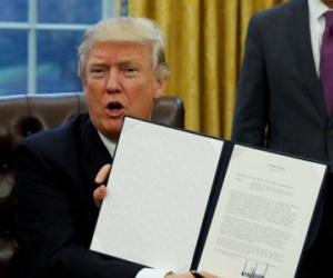 Cơ quan duy nhất có thể xóa bỏ sắc lệnh di trú gây tranh cãi của ông Trump