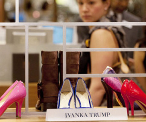 Hàng loạt công ty cắt quan hệ với gia đình ông Trump
