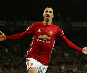 Ibra lập 2 kỷ lục liên tiếp sau trận thắng Leicester