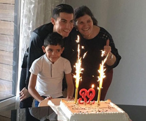 Ngó lơ bạn gái, Ronaldo đón sinh nhật bên mẹ và con trai