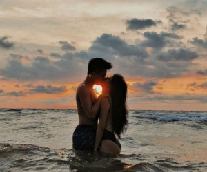 Quỳnh Anh Shyn khoe ảnh khoá môi một chàng trai trên biển