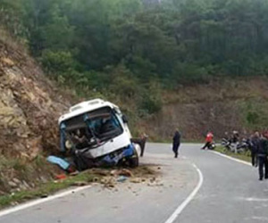Tài xế ôtô khách đâm vào vách núi khai "xe bị mất phanh"
