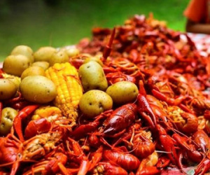 Tôm hùm bị cấm nuôi ở Việt Nam thành đặc sản tiền triệu