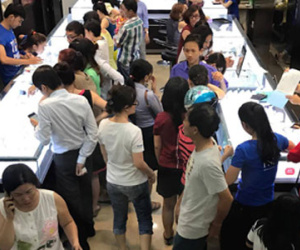 Hàng vàng đón khách đến tận tối mịt
