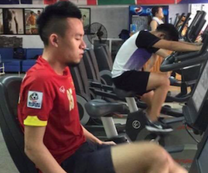 Huy Toàn trở lại tập gym sau chấn thương gãy tay