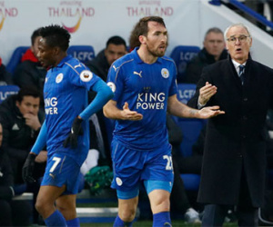 Schmeichel sợ Leicester rớt hạng sau khi thua Man Utd