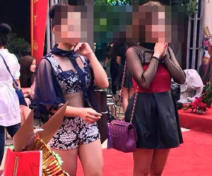 Trang phục đi bar lại mặc vô chùa chiền