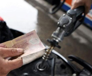 VCCI: Doanh nghiệp khó cạnh tranh nếu xăng "gánh" 8.000 đồng thuế môi trường