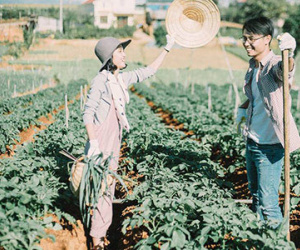 Yêu nhau, anh dắt em ra vườn rau...chụp ảnh cưới và sản phẩm thì đẹp miễn chê