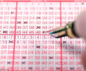 Cặp đôi tưởng mình trúng số 400 triệu, ai dè trúng... 400 tỉ